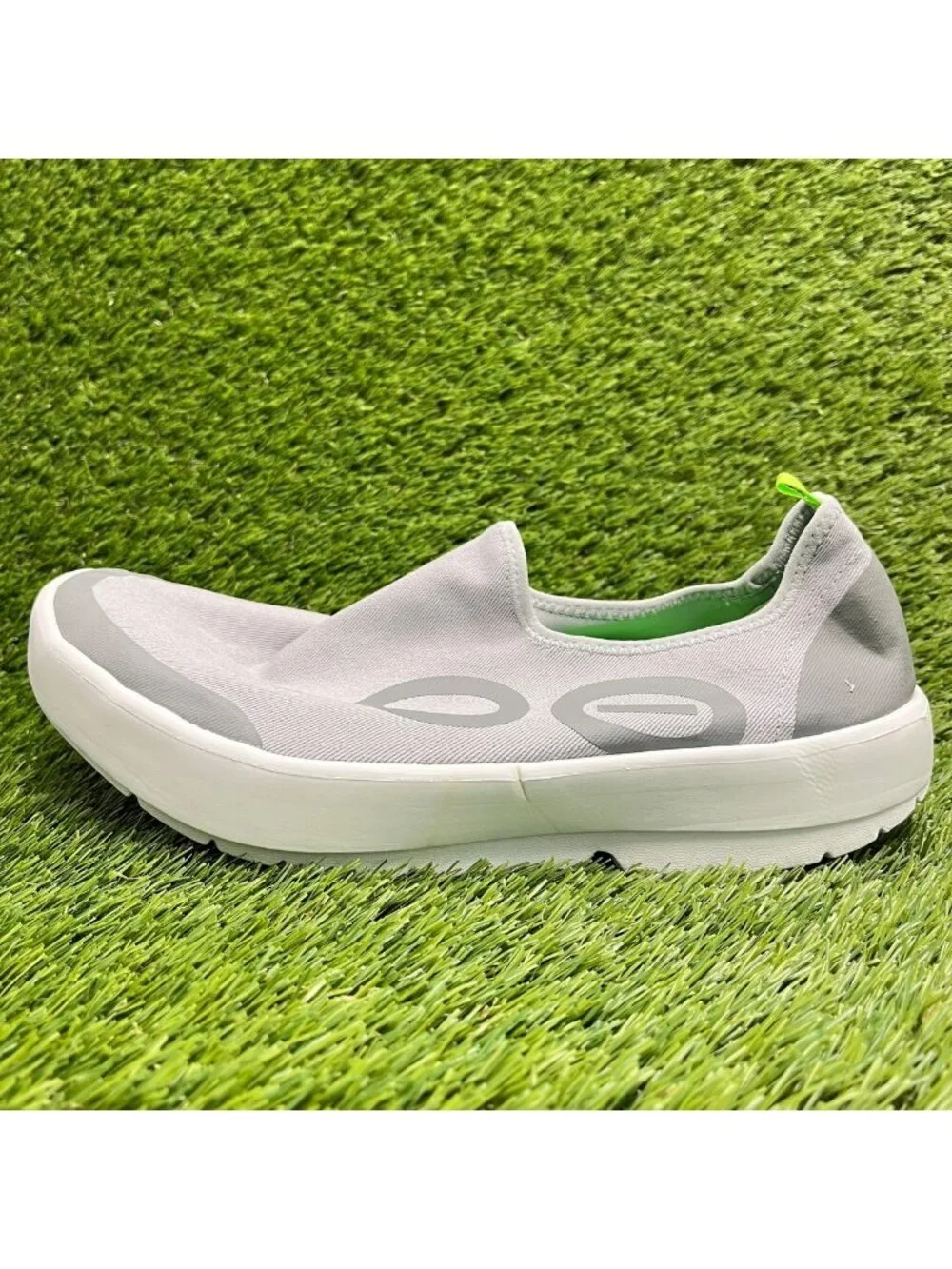 OOFOS OOmg EeZee Low Mens Size 10.5 Gray Casual Walking Slip On Recovery Shoes
